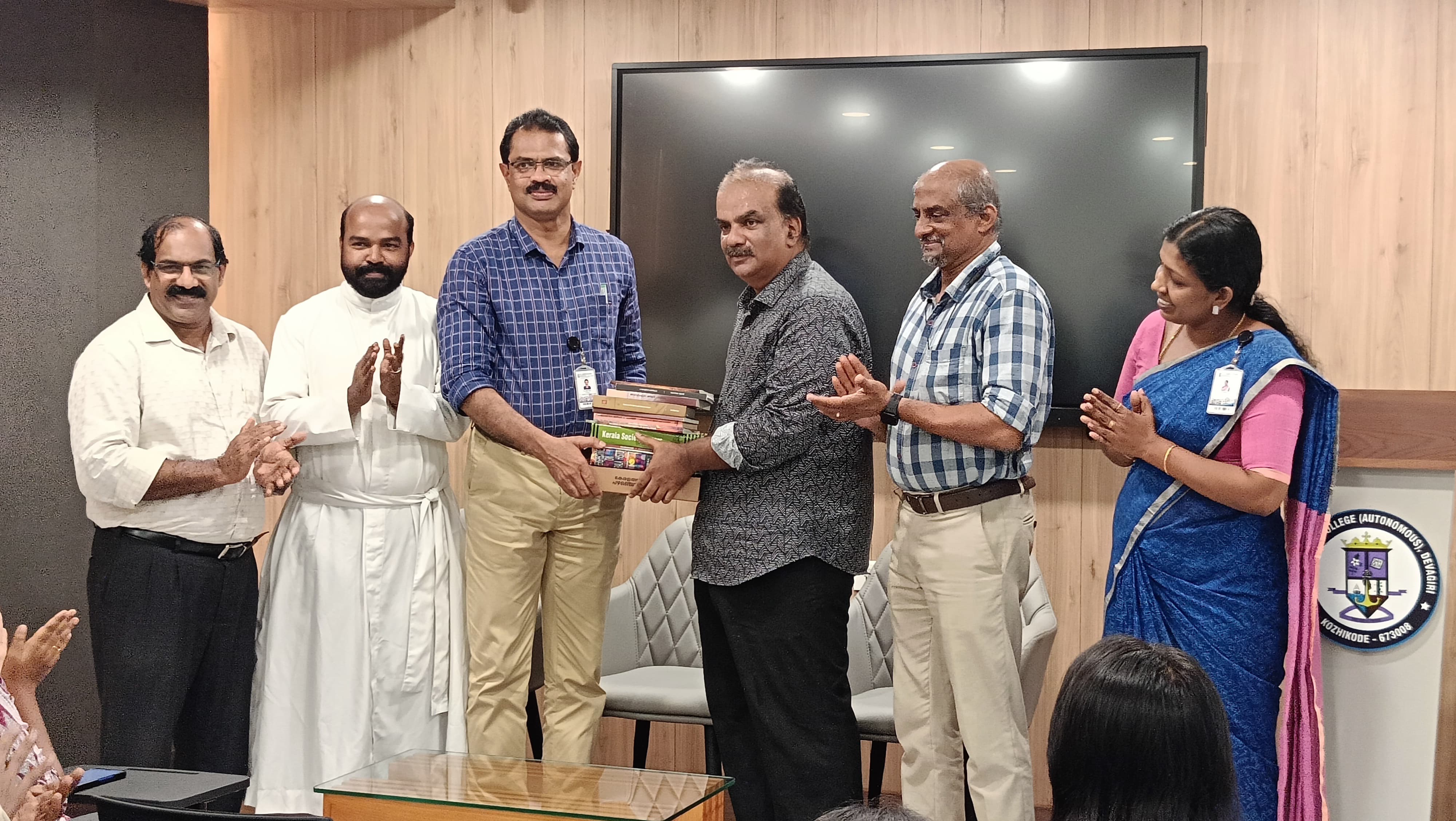 kchr-library-started-at-devagiri-college